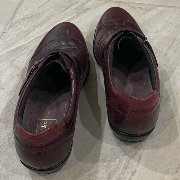 NWOT Clarks Size 10 Shoes Everyday Red Brown Bicycle Toe Showoff Leather - Picture 5 of 8